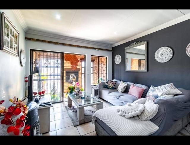 3 BEDROOM TOWNHOUSE FOR SALE IN BEDFORDVIEW
